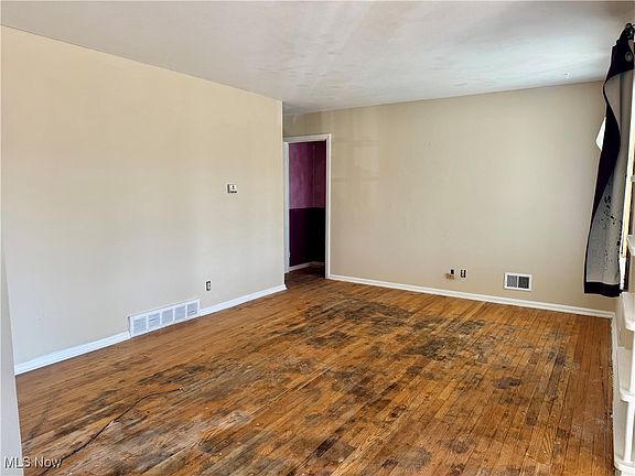 5th image of 930 W 30th St