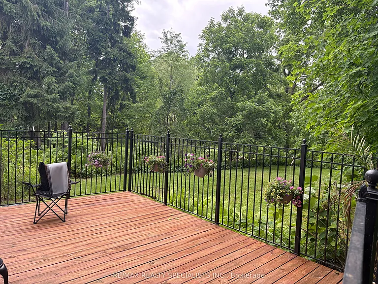1233 Mississauga Rd — Photo 3