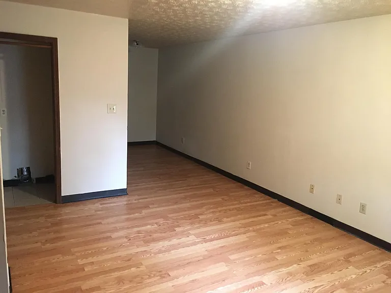 913 Davis St #B — Photo 2