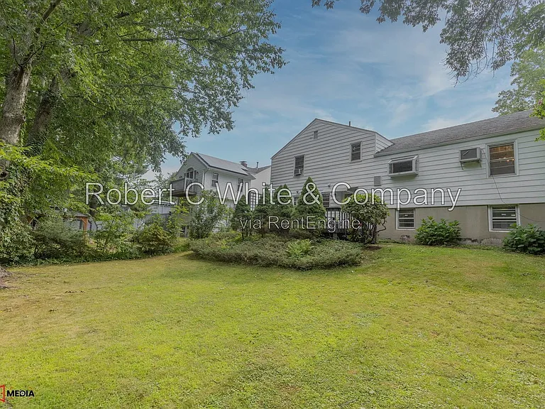 73 Montclair Dr — Photo 37