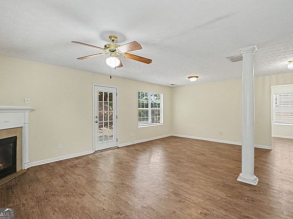 3rd image of 4065 Mission Way