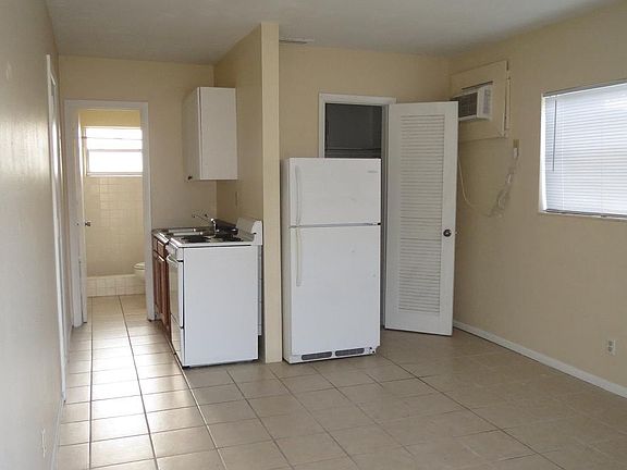 4th image of 237 SE Park St APT C