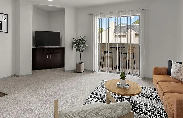 Hollytree Apartments — Photo 18