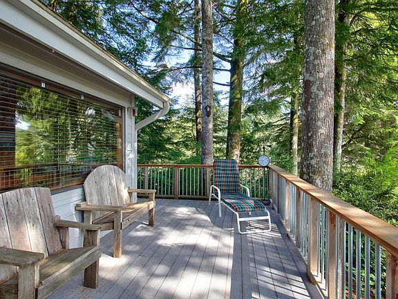 4th image of 1650 NE Lake Cove Dr