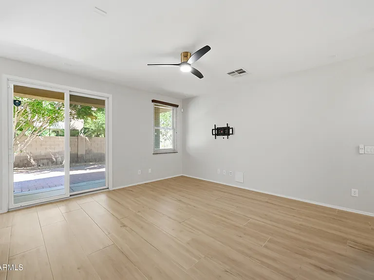 2250 E Wayland Dr — Photo 14