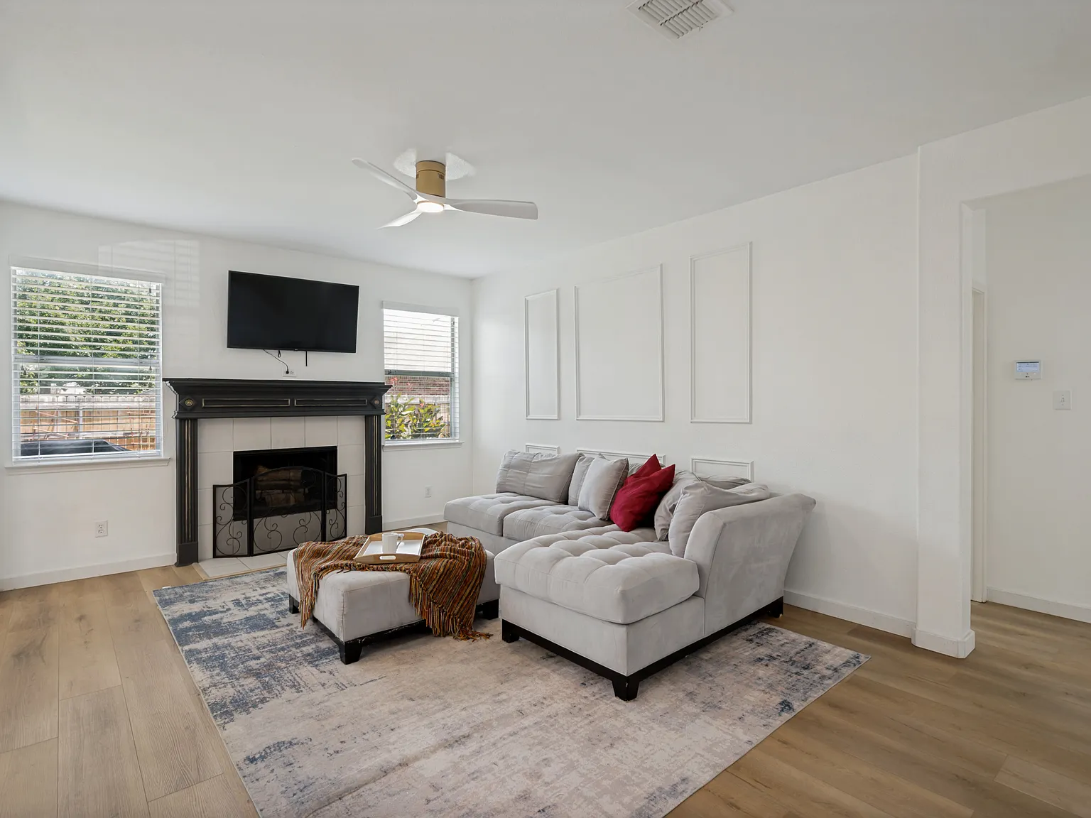 4 bed, 2349 sqft, $2,400 — Photo 4