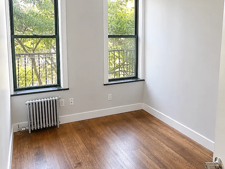 434 W 52nd St #7 — Photo 4