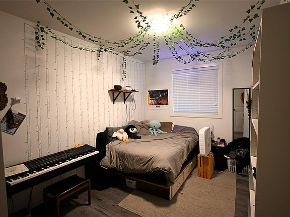 4th image of 1656 Roberta Rd S