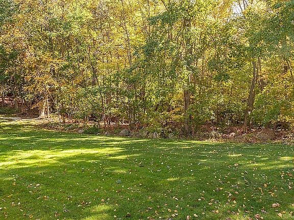 4th image of 48 Patricia Dr