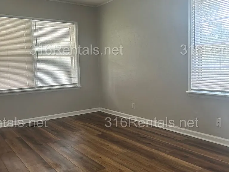 2546 S Pattie Ave — Photo 17
