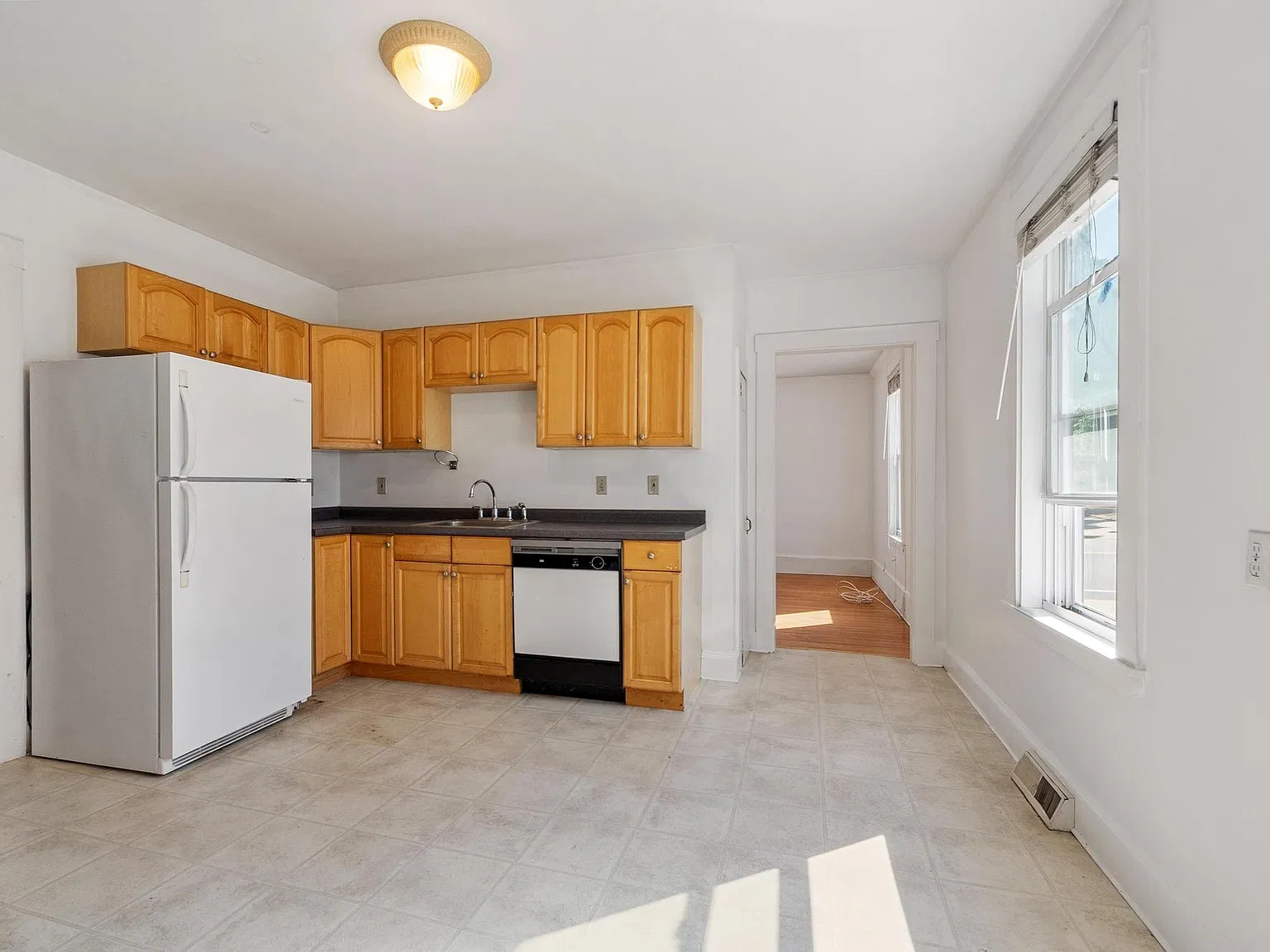 2 bed, 1090 sqft, $2,400 — Photo 4