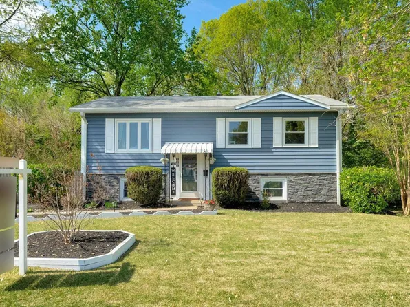 305 W Poplar Rd, Sterling, VA 20164