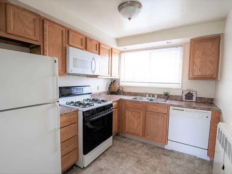 Grant Village Apartments — Photo 7