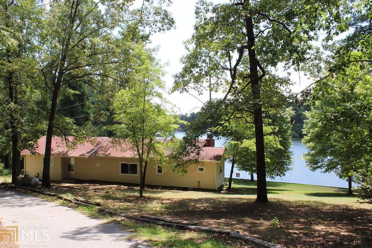 144 Cedar Dr photo 1