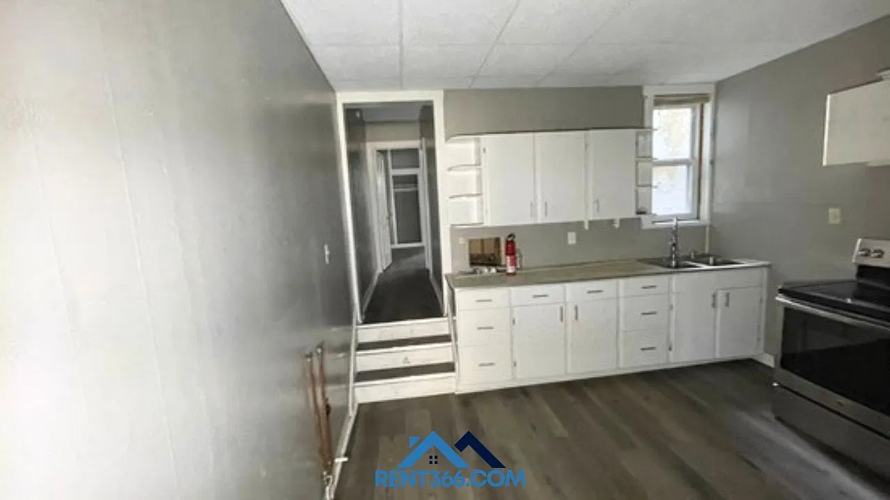 929 Center St — Photo 1