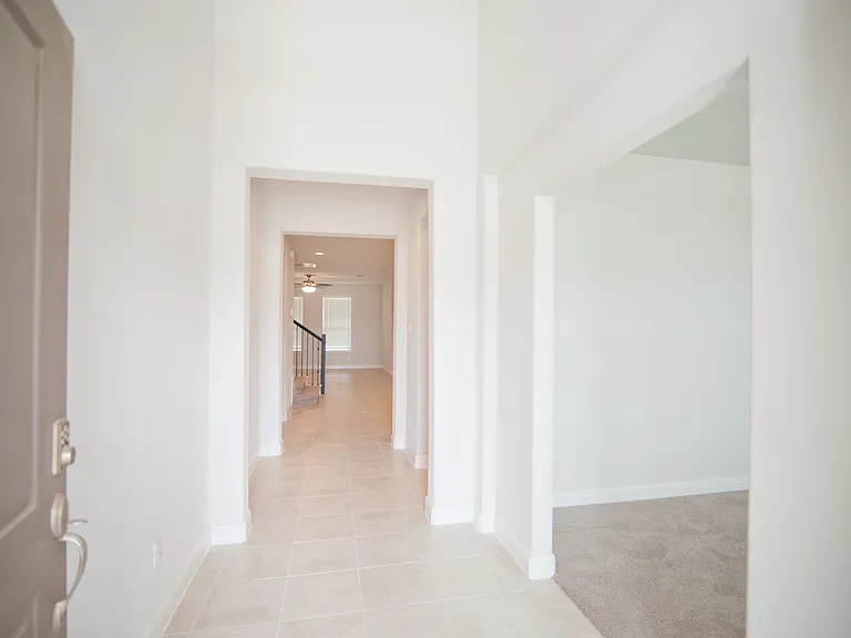 1021 Gillespie Dr — Photo 4