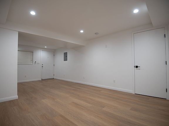 3rd image of 2429 Cheremoya Ave #8
