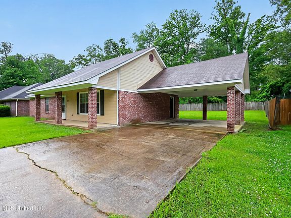 3rd image of 4003 W Lake Rd