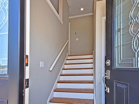 4th image of 2530 Maywood Dr