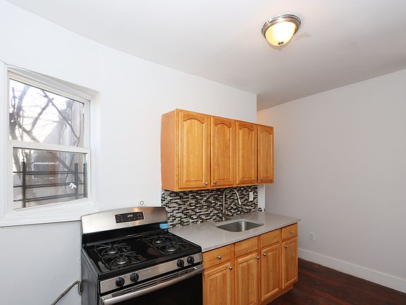 3rd image of 2832 W 19th St APT 2R