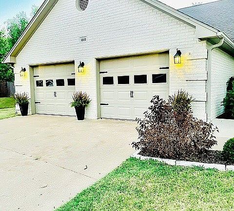 2nd image of 1010 S Greystone St