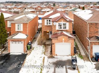 12 Grayson Cres, Toronto, ON M1B5B4