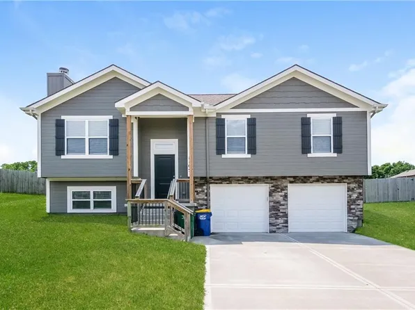 1105 Sunflower St, Smithville, MO 64089