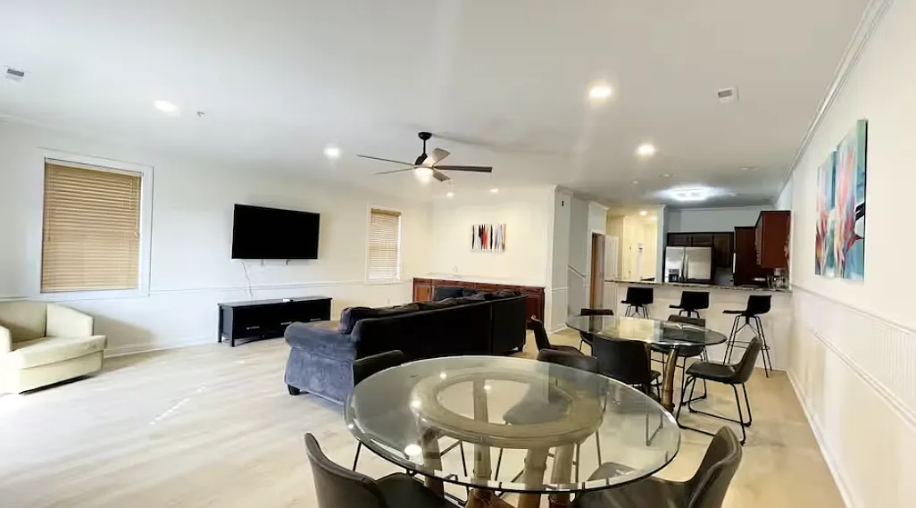 7 bed, 4400 sqft, $5,200 — Photo 4