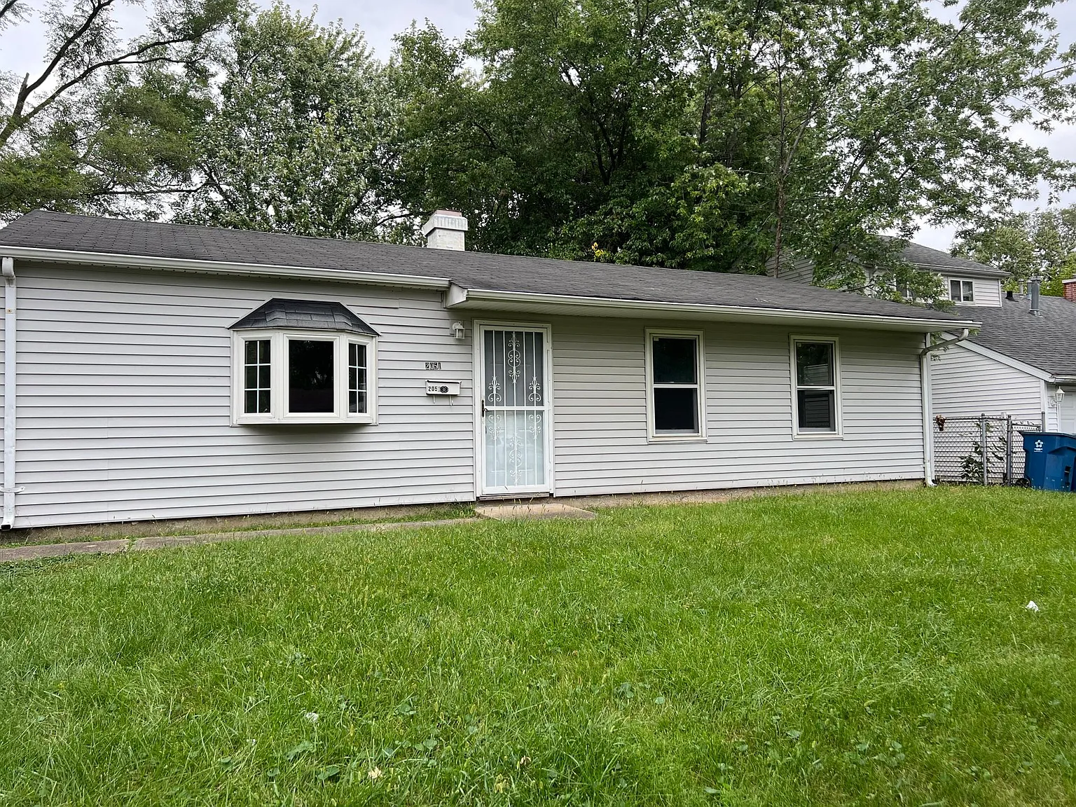 3 bed, 1200 sqft, $1,850 — Photo 2