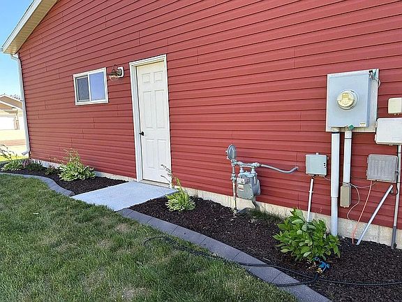 5th image of 4893 Lavonne Ct S