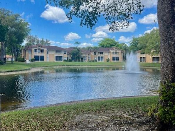 4879 Via Palm Lakes #608