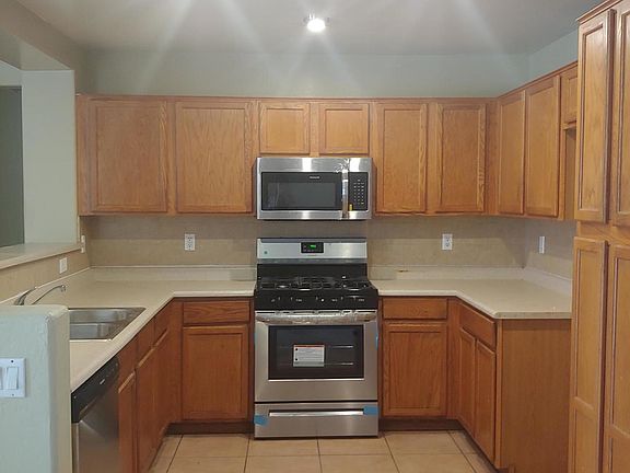 3rd image of 12610 W Dreyfus Dr