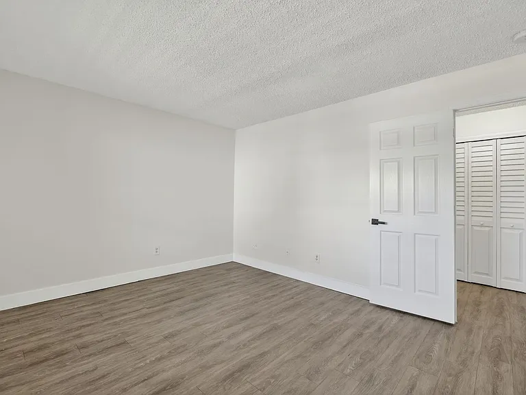 2517 S 17th St — Photo 13