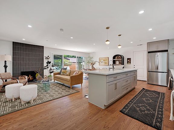 4th image of 228 Sun Court