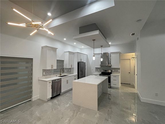 2nd image of 114 NE 12th Terrace Cpe