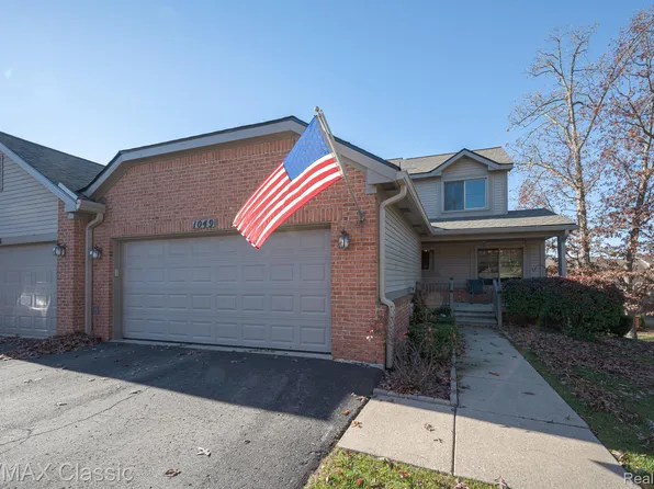 1049 Elmwood Dr #13, Brighton, MI 48116