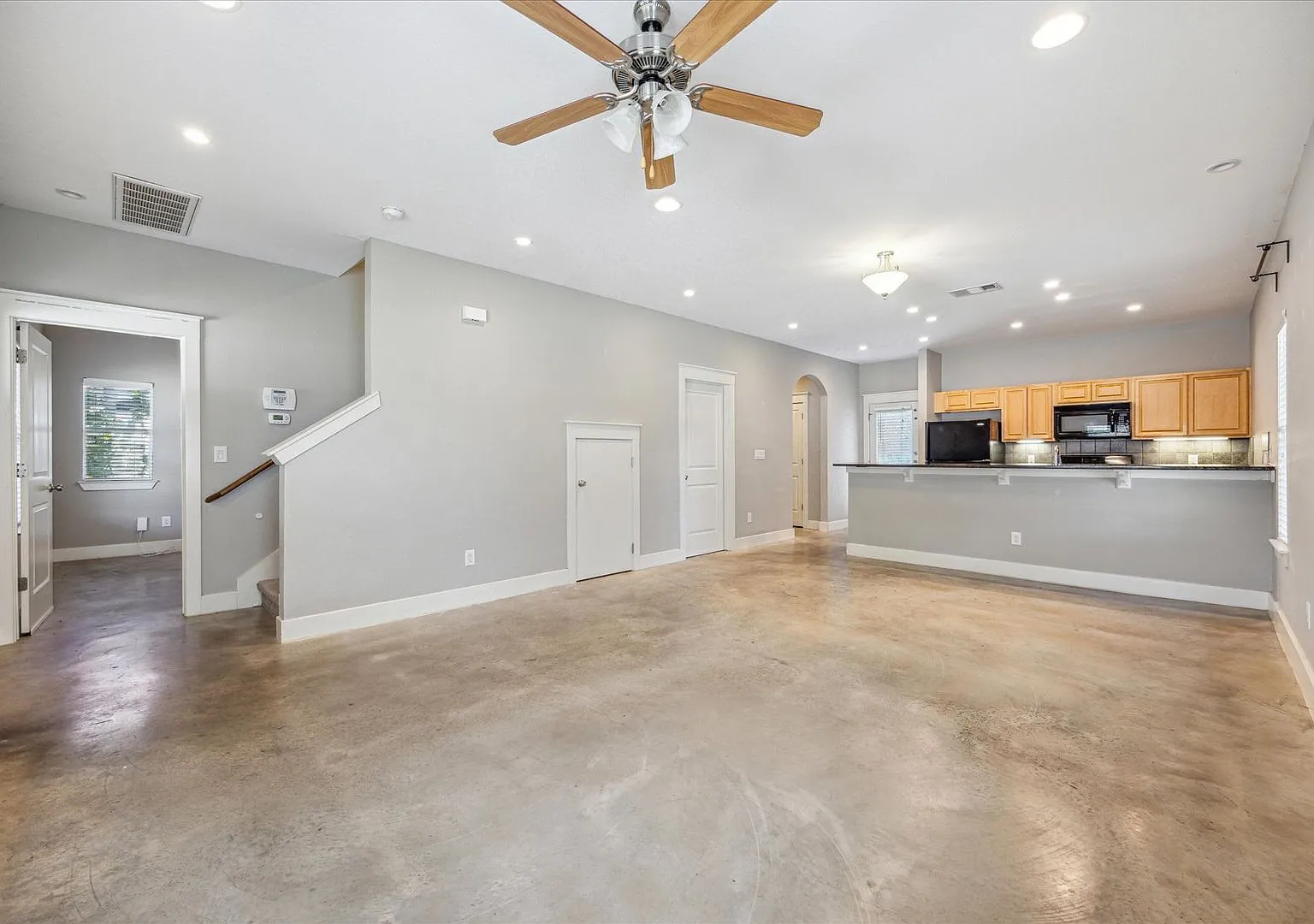 3BD 2.5BA Corner Lot in North Austin - Available NOW! — Photo 3