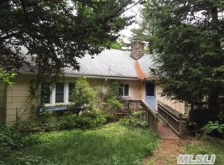 7 Mary St, Miller Place, NY 11764