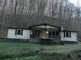 203 Daggs Br, Canada, KY 41519