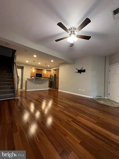 3 bed, 2.5 bath, 1665 sqft, $3,000 — Photo 3