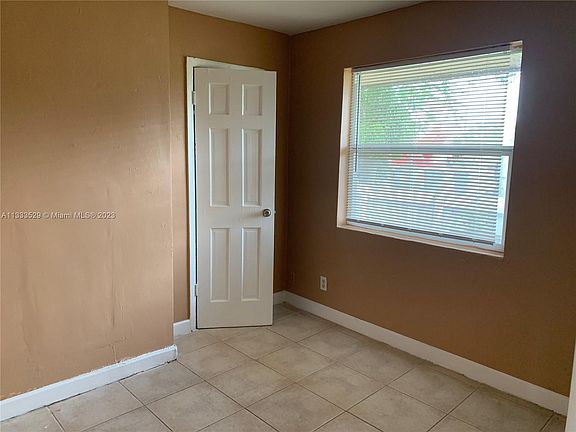 5th image of 405 NW 5th St APT 1