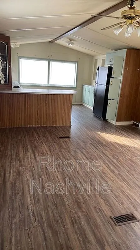 2 bed, 1.0 bath, 784 sqft, $1,000 — Photo 2