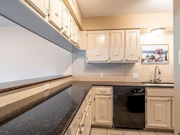5th image of 104 Emerald Bay Dr