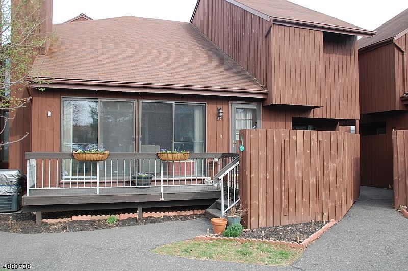 1st image of 29 BLOOMINGDALE DR 1D #1D