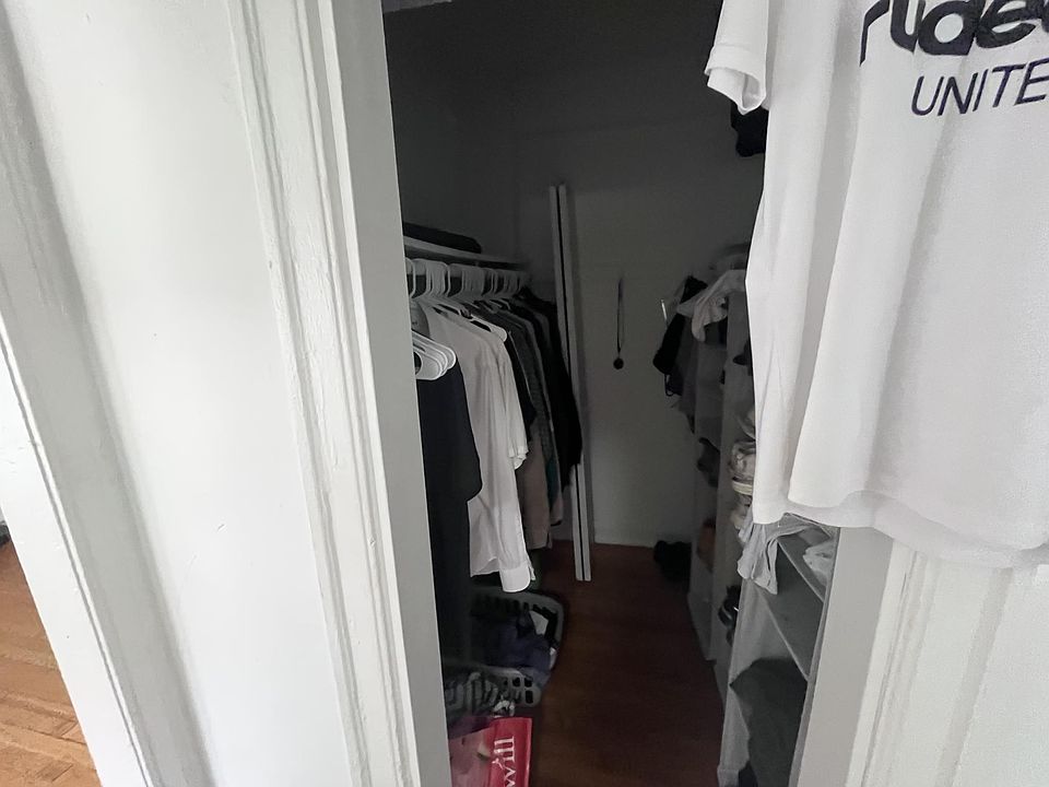 1st image of 4728 S Woodlawn Ave #D