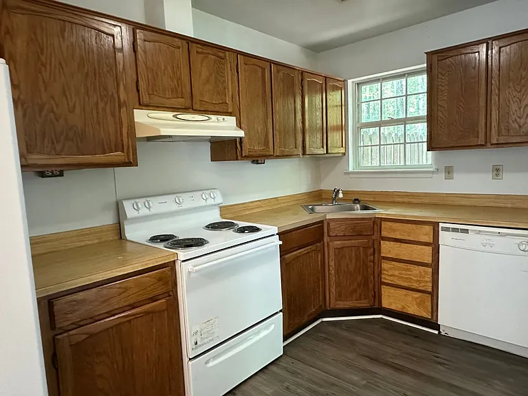 270 Albert Ct — Photo 14