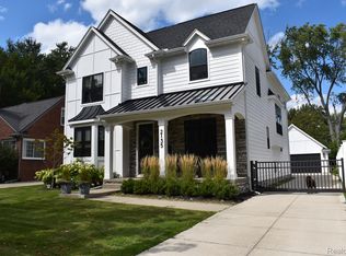 2135 Manchester Rd, Birmingham, MI 48009