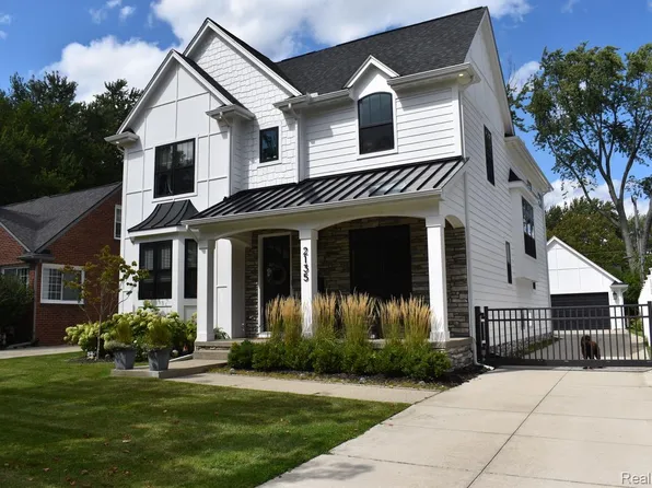 2135 Manchester Rd, Birmingham, MI 48009