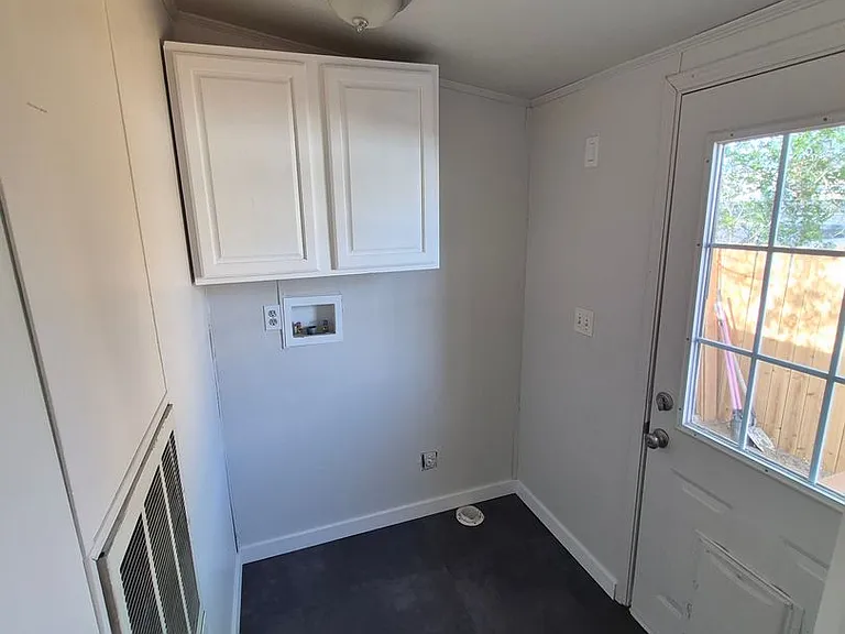341-343 NW Hemlock Ct — Photo 21