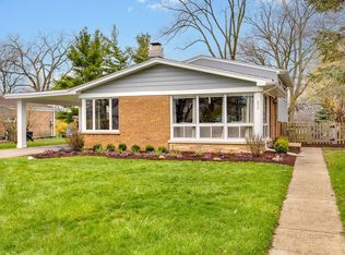 836 Appletree Ln, Deerfield, IL 60015